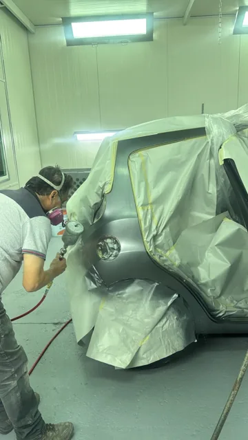 Vehículo enmascarado antes de pintar